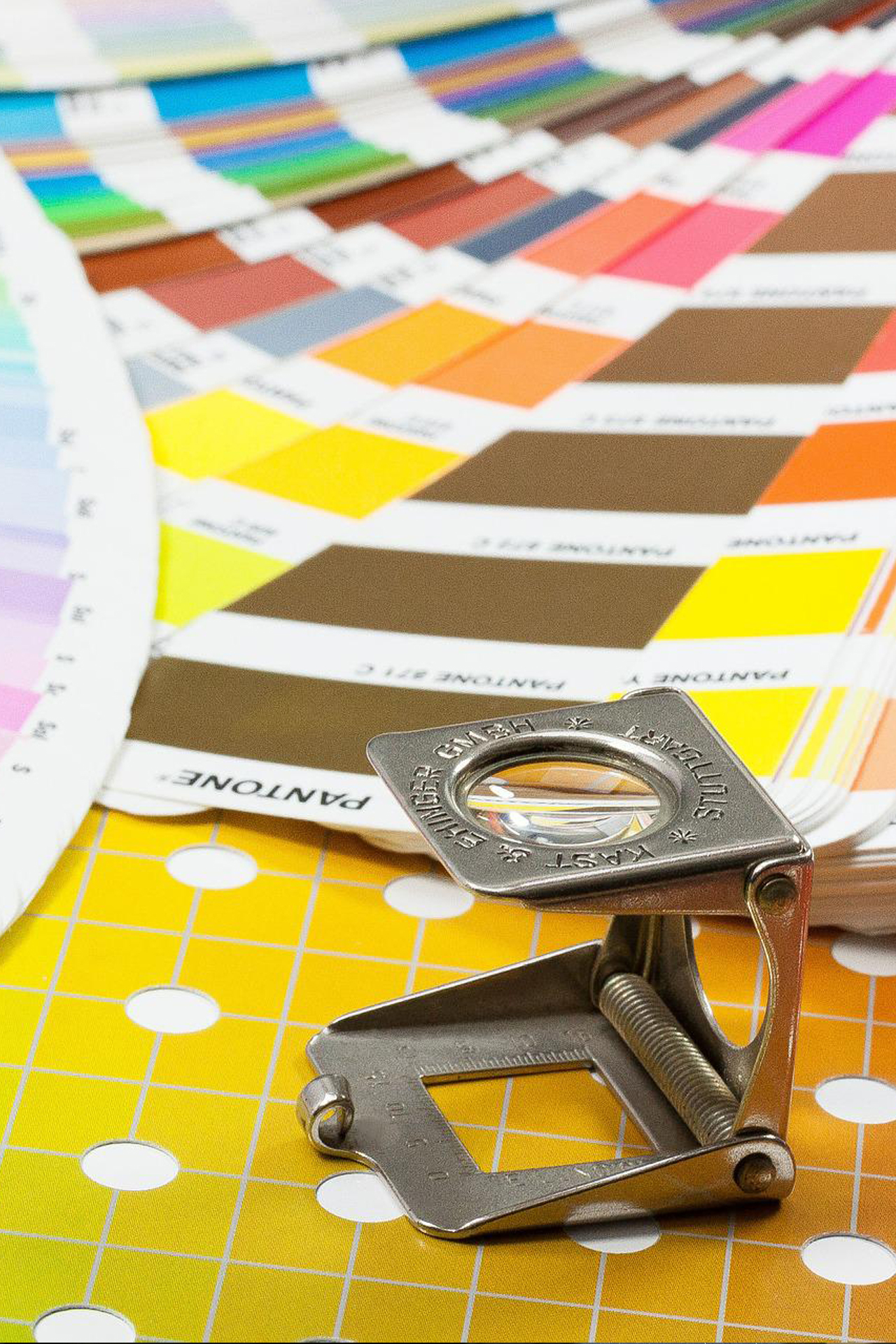 ระบบสี CMYK กับ RGB ต่างกันอย่างไร - บทความโรงพิมพ์ธนะพัฒน์